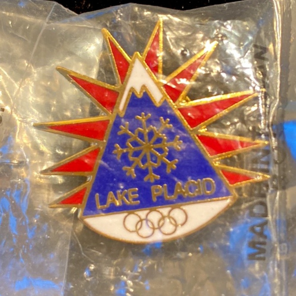 1980 Winter Olympics XIII Lake Placid New York Official Pin Memorabilia New
